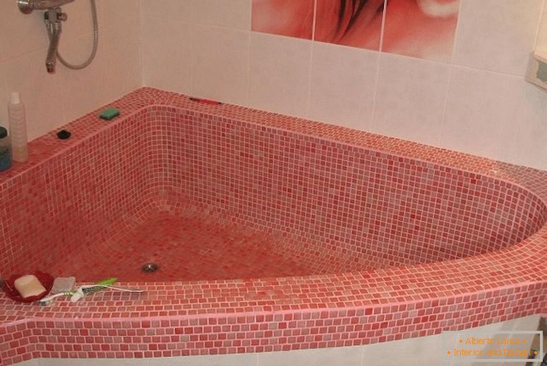 Kupatilo od roze mozaika