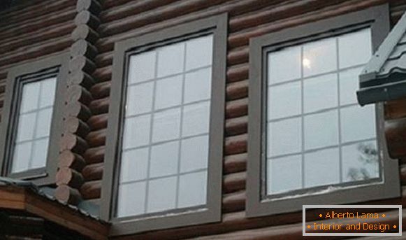 Prekrasna trim za prozore u drvnoj kući, foto 10