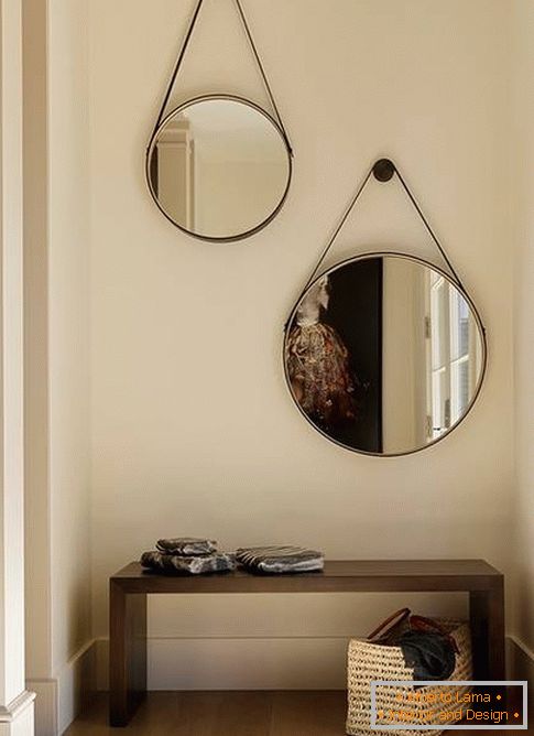 Okrugla ogledala u hodniku - dizajn fotografija u modernom stilu