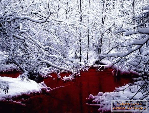 Crveno crveno jezero u Kanadi