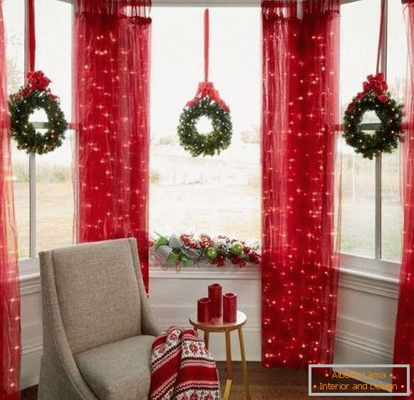 Novogodišnja vestica za dekoraciju prozora i zavese