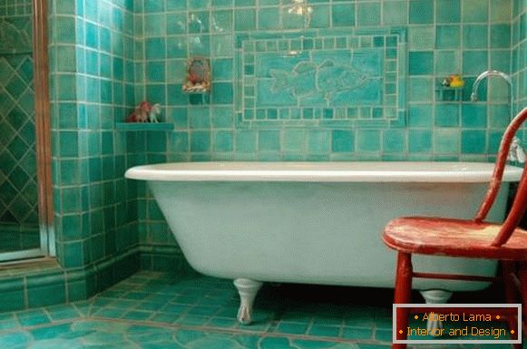 Tirkizna kupatilska pločica u Provans stilu