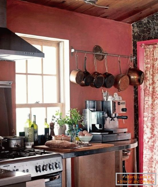 Kuhinja dekoracija u boji Marsala