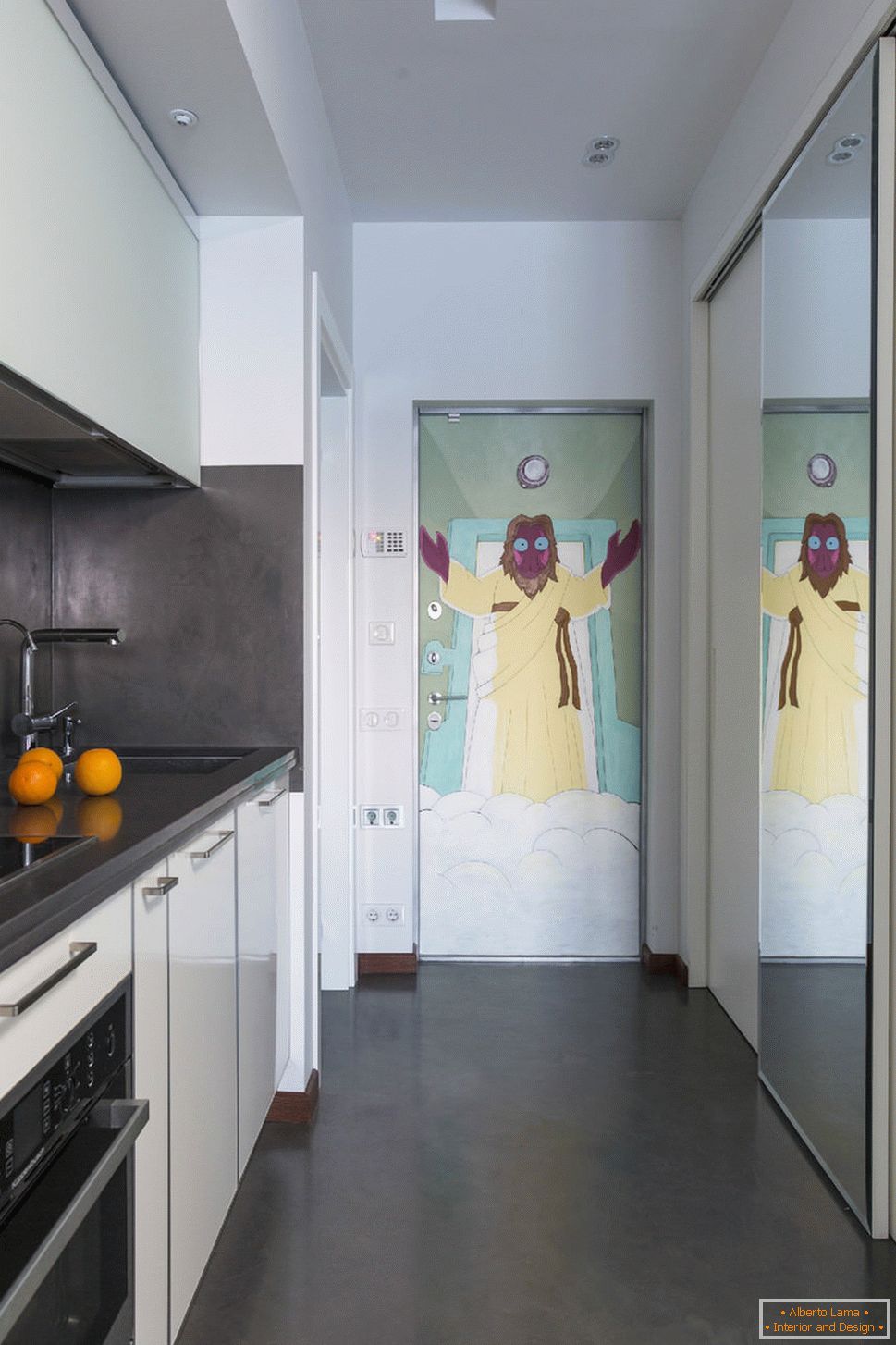 Kuhinja u stanu sa kontrolisanim rasvjetom