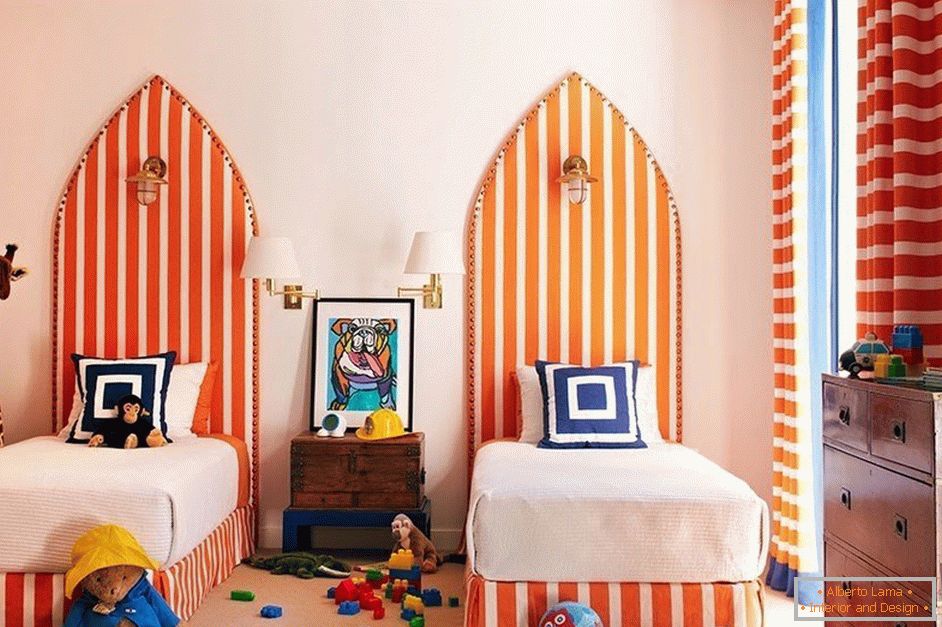 Narančasti prugasti kreveti u rasadniku