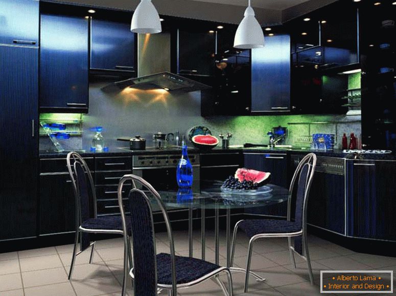 Neobično u boji nameštaja, unutrašnjost kuhinje podseća na visokotehnološki stil. Još svjetla. 