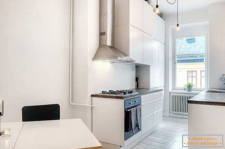 Moderna kuhinja u malom stanu u Švedskoj