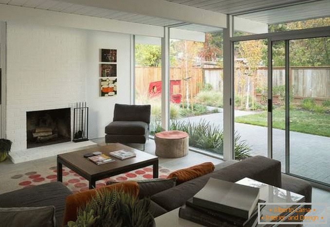 Izrada dnevne sobe sa panoramskim prozorom - fotografija u unutrašnjosti privatne kuće