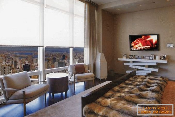 Dizajn spavaće sobe sa panoramskim prozorima u gradskom stanu