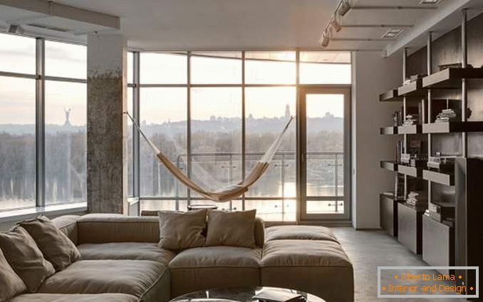 Panoramski prozor u stanu - fotografija dizajna dnevne sobe