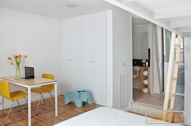 Projekat mini apartmana: radni ugao u spavaćoj sobi