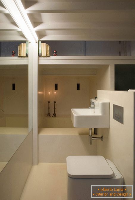 Enterijer kupaonica u vrlo malom stanu