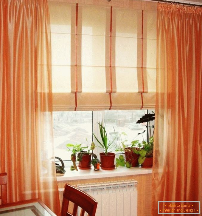 Rimska zavjesa za plastične prozore u kuhinji