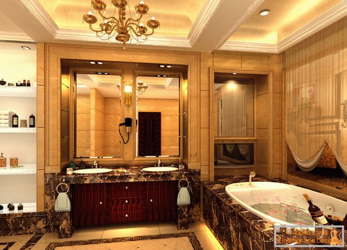 Ogromno kupatilo u stilu imperije je umjetno ukrašeno malim dekorativnim detaljima. U skladu sa zahtevima stila, izabrani su ručnici za ručnike, zidne lampe, zavjesak svetle tkanine na prozoru.