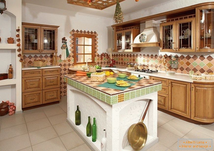 Kuhinja sa ostrvom u ruskom stilu