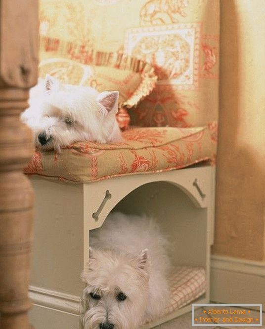 Mesto za psa ispod sedišta