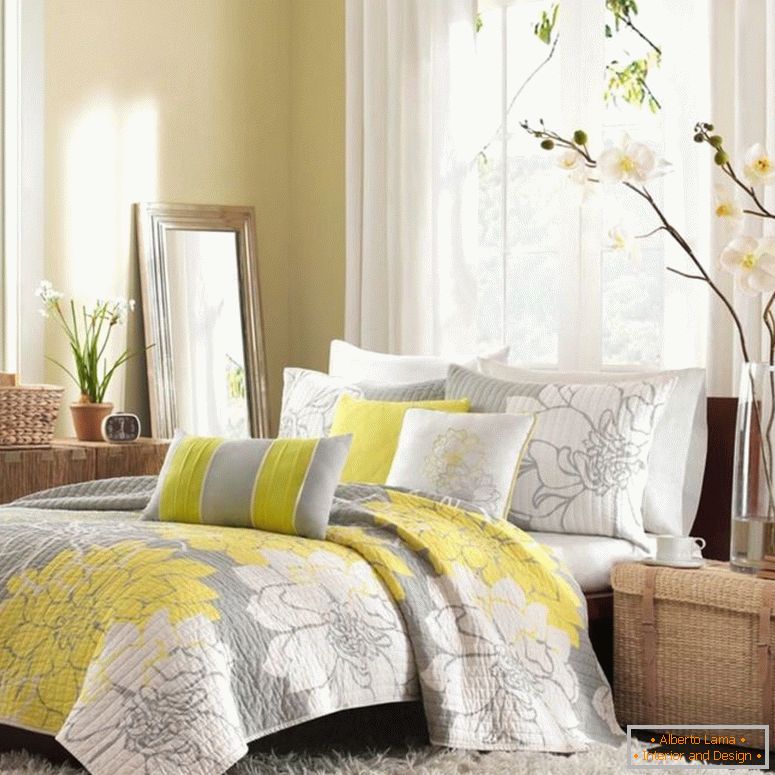 ljubičasta-lepo-cvijeće-ukrasna-ideja-pomešana-s-siva-bijela-spavaća soba-enterijera-plus-žuta-naglašena