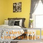 Žuti zidovi i sive zavese u spavaćoj sobi