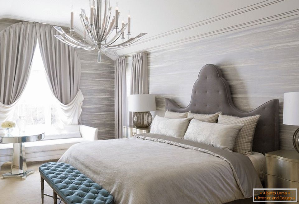 Luksuzna spavaća soba dekor sivim tekstilom