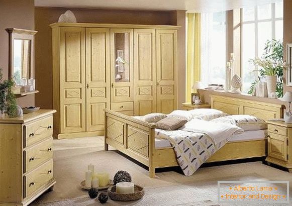 Drvena garderoba u spavaćoj sobi luksuza