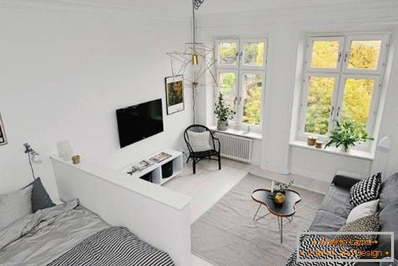 Jednosoban stan u skandinavskom stilu - dnevni boravak i spavaća soba