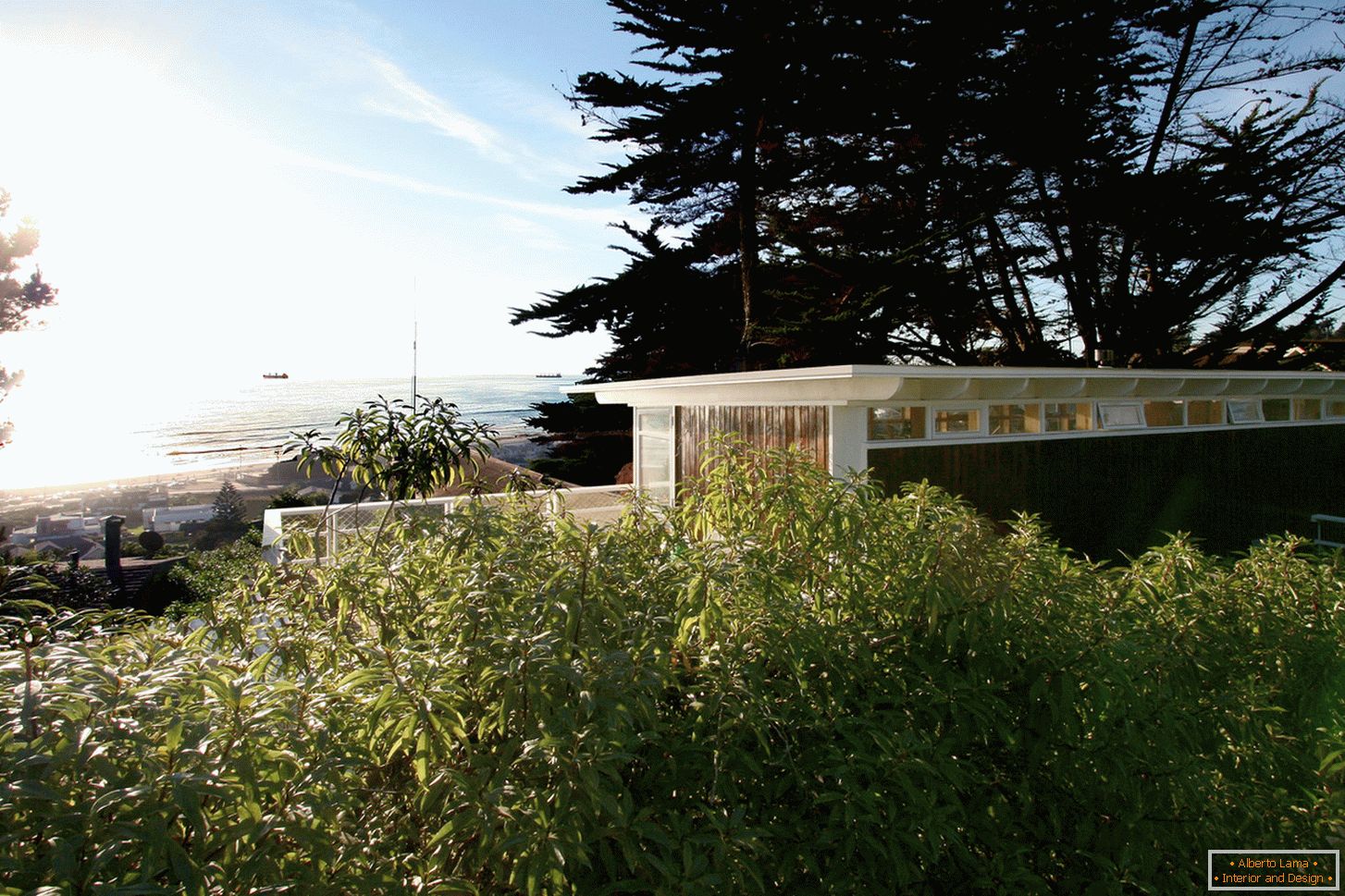 Moderna kuća s pogledom na more