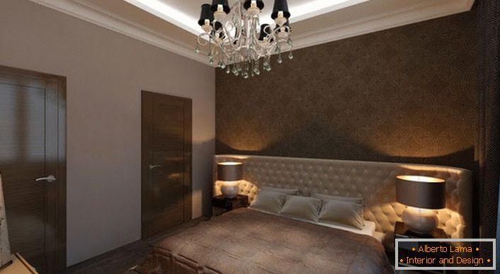 Spavaća soba u stilu Art Deco sa pravim osvetljenjem. Muffled light stvara atmosferu privatnosti i romantike u sobi.