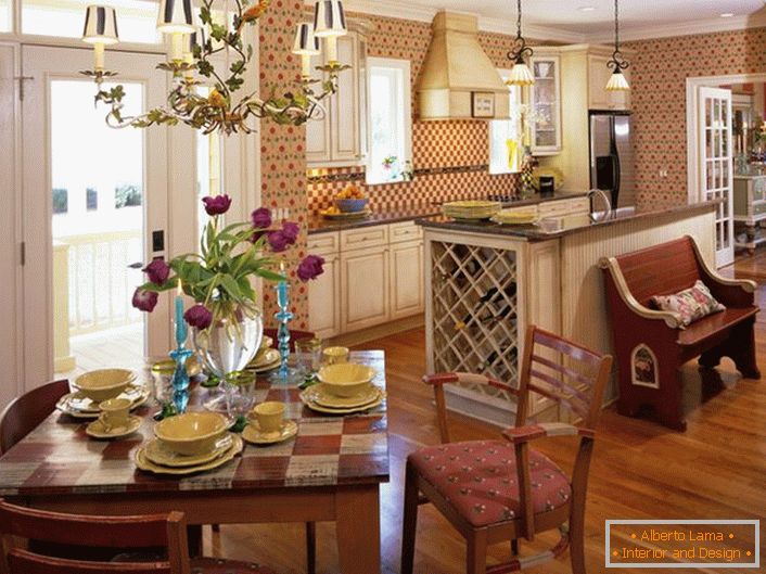 Country style je idealan za uređenje kuhinjskog prostora. Mala kuhinja u seoskoj kući u stilu zemlje je odlično mesto za topla porodična okupljanja.