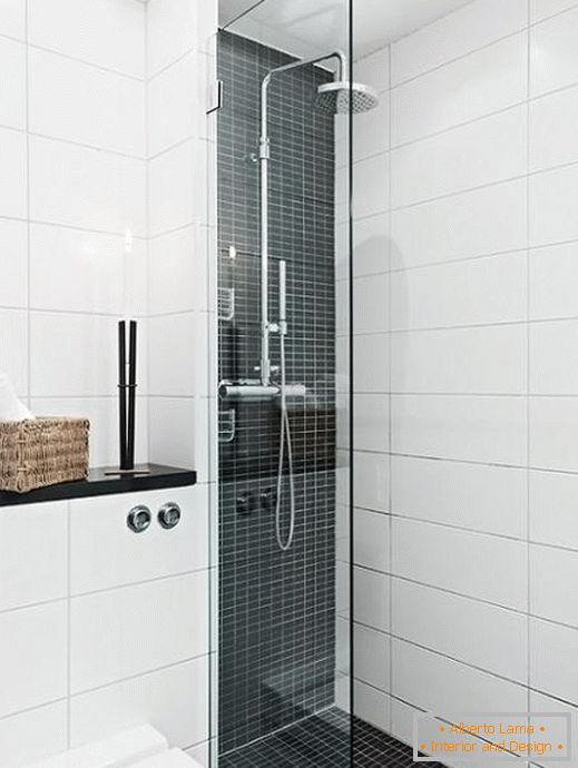 Crno-beli kontrast u dizajnu kupatila