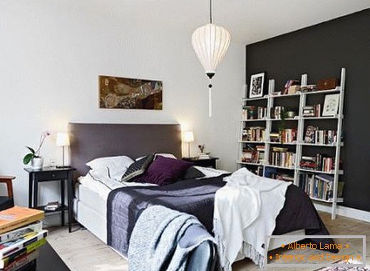 Crno-beli kontrast u dizajnu spavaće sobe