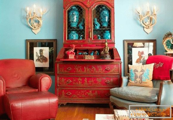 Svetao bife u unutrašnjosti dnevne sobe - fotografija u crvenoj boji