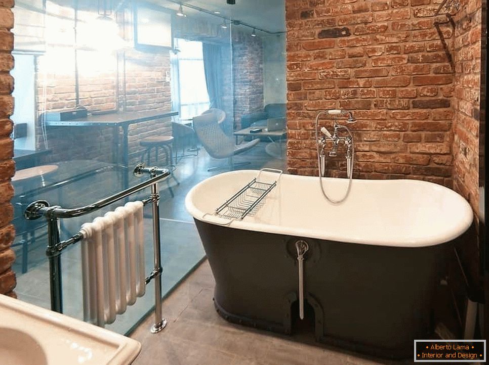 Luksuzno kupatilo sa staklenim zidom u stilu grunge