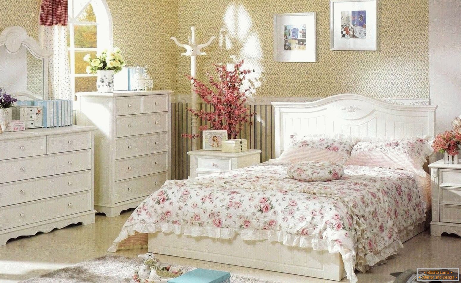 Žuto-ružičasta spavaća soba