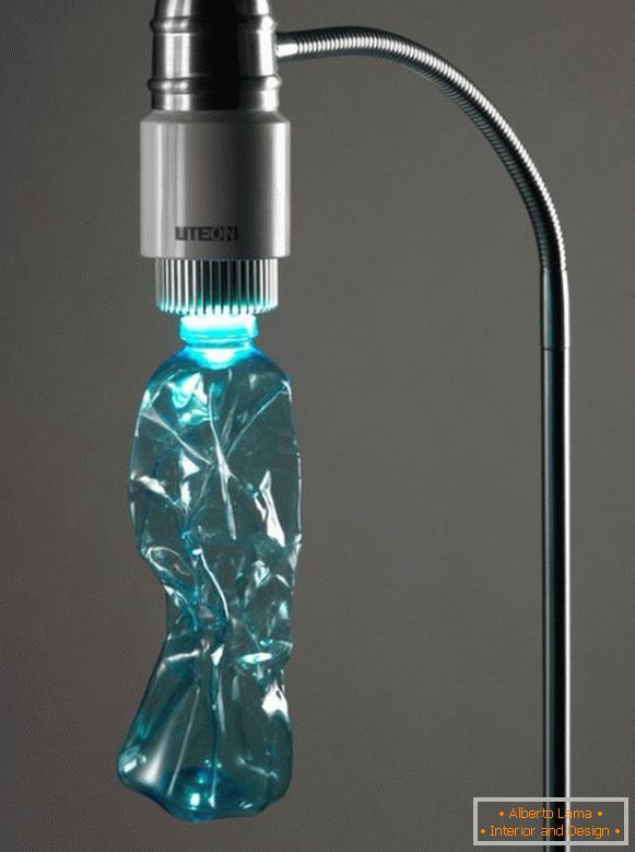 Originalna lampa iz plastične bočice