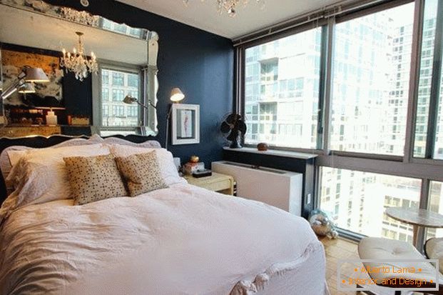 Unutrašnjost spavaće sobe u stanu u Njujorku