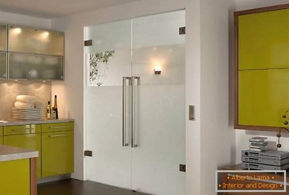 Dvokrilna kuhinjska vrata sa staklom - fotografija u unutrašnjosti