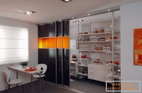 Prostor za pregradne pregrade u kuhinji u dizajnu stana