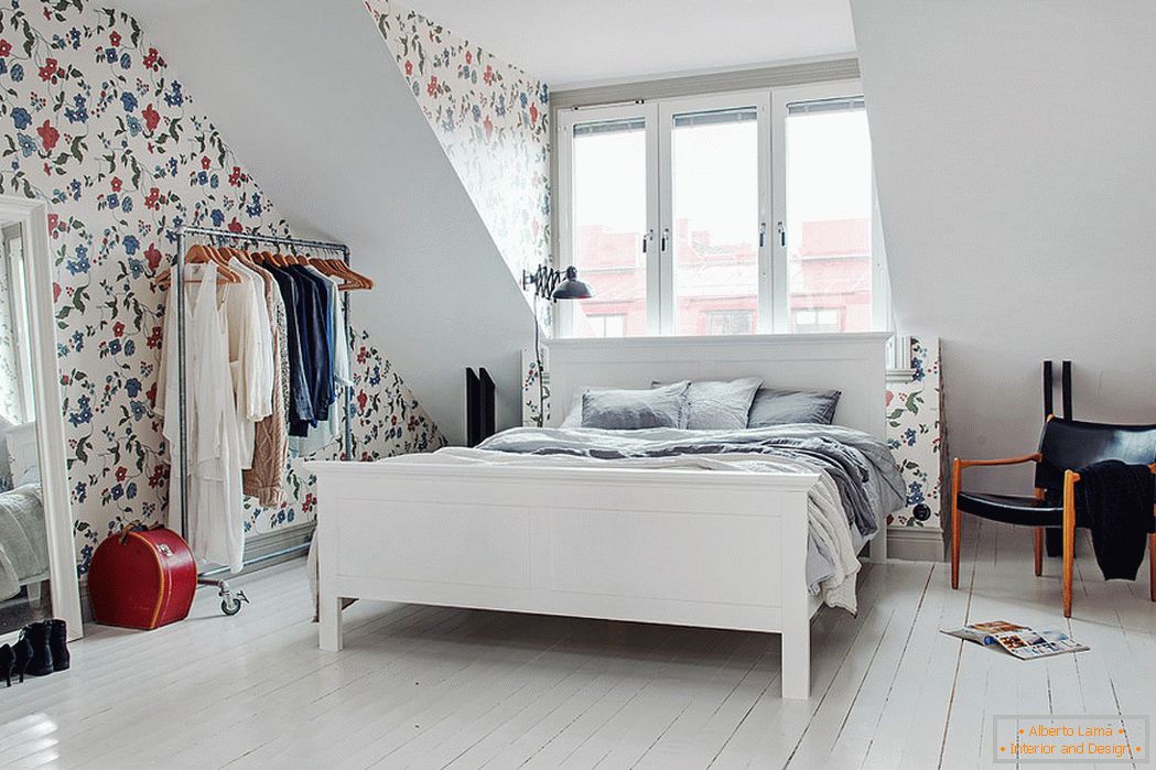 Unutrašnjost spavaće sobe u skandinavskom stilu