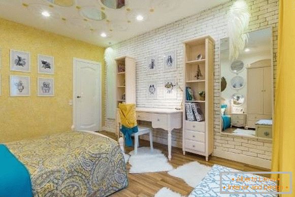 Žuta tečna pozadina - dizajn umetničke spavaće sobe