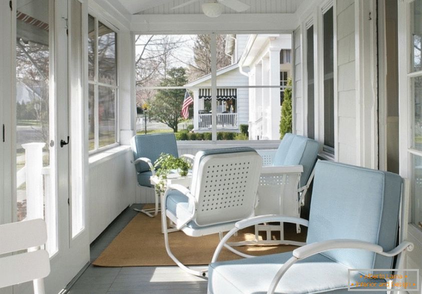 Dizajn enterijera verande u vintage stilu