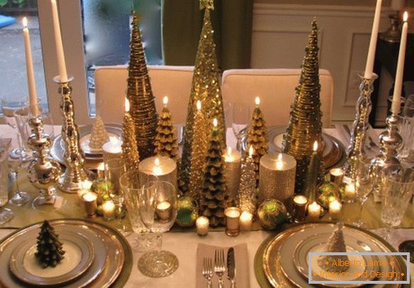 Zlatni ukrasi za novogodišnji sto