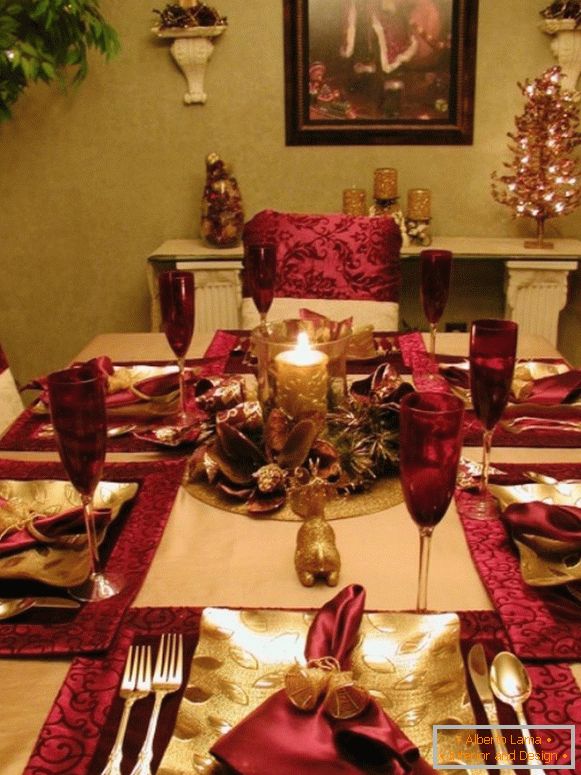Luksuzan dekor za novogodišnji sto