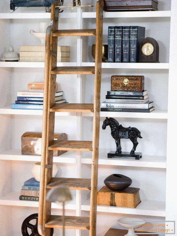 Dekoracija kabineta sa knjigama i ukrasima