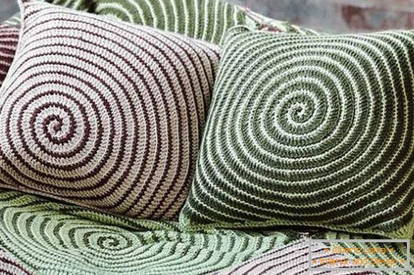Dekorativni jastuci za sofu, kačkani
