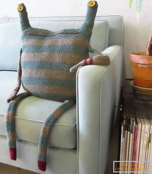 Ideje kako napraviti pletene jastuke na sofi sa igle za pletenje