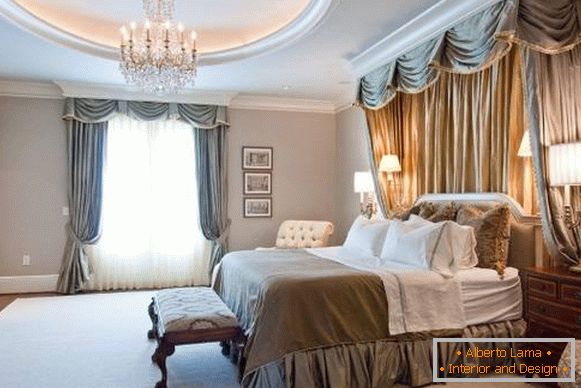 Predivne zavese i nadstrešnice u spavaćoj sobi u klasičnom stilu