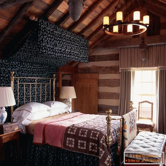 Crna nadstrešnica u dizajnu spavaće sobe