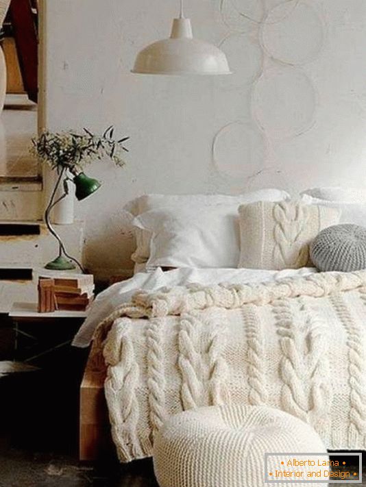 Elegantna dekoracija spavaće sobe pletene stvari