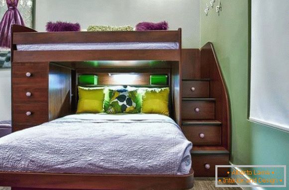 Dvokrevetni krevet s ugrađenim ormarićima