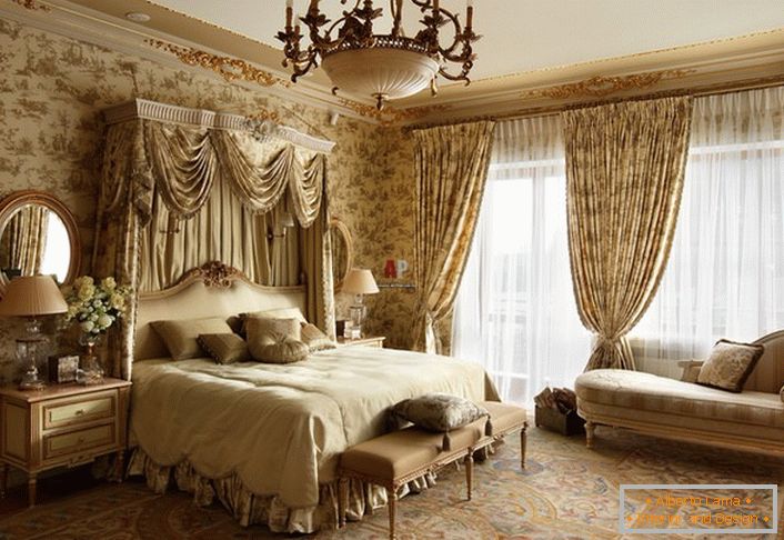 Luksuz i uzdržanost u unutrašnjosti prostrane spavaće sobe. U dekoraciji su samo prirodni materijali. 